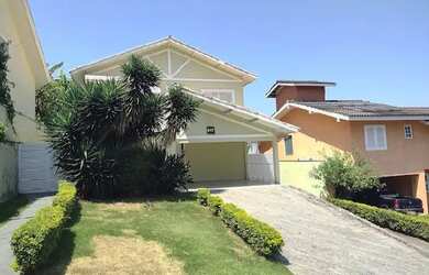 Imagem: A casa em condomínio possui 4 Dormitórios, 5 Banheiros, 4