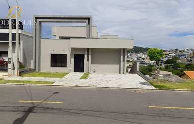 Imagem: A casa em condomínio possui 3 Dormitórios, 4 Banheiros, 4