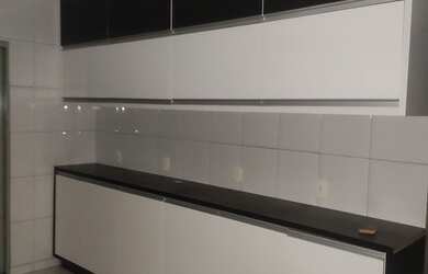 Imagem: A casa em condomínio possui 5 Dormitórios, 3 Banheiros, 4