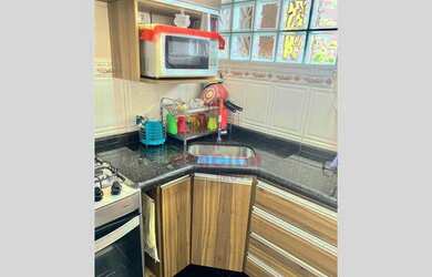 Imagem: O apartamento possui 2 Dormitórios, 1 Banheiro, 1 Vaga na garagem