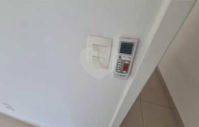 Imagem: A casa em condomínio possui 1 Dormitório, 3 Banheiros, 2 Vagas