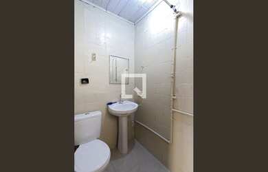 Imagem: A casa possui 2 Dormitórios, 1 Banheiro, 1 Vaga na garagem