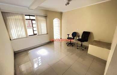 Imagem: A casa possui 2 Dormitórios, 2 Banheiros, 1 Vaga na garagem