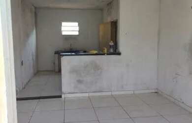 Imagem: A casa possui 1 Dormitório, 1 Banheiro, 2 Vagas na garagem