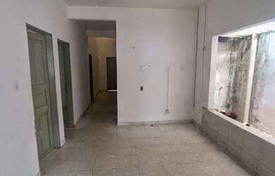 Imagem: A casa possui 3 Dormitórios, 2 Banheiros, 1 Vaga na garagem