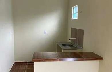 Imagem: A casa possui 2 Dormitórios, 2 Banheiros, 1 Vaga na garagem