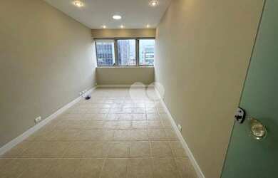 Imagem: O depósito possui 1 Vaga na garagem, 30m² de Área e está