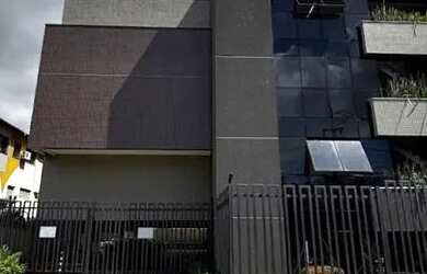 Imagem: O apartamento possui 1 Dormitório, 1 Banheiro, 1 Vaga na garagem