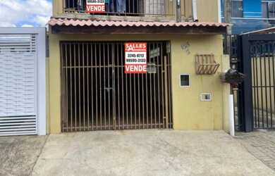 Imagem: A casa possui 2 Dormitórios, 1 Banheiro, 2 Vagas na garagem