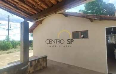 Imagem: A casa possui 2 Dormitórios, 1 Banheiro, 2 Vagas na garagem