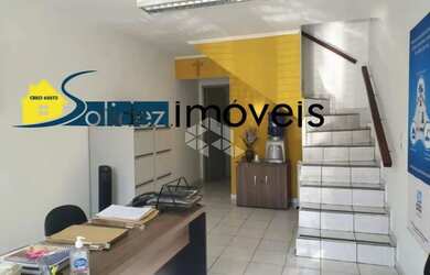 Imagem: A casa possui 3 Dormitórios, 3 Banheiros, 2 Vagas na garagem