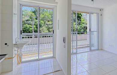 Imagem: O apartamento possui 3 Dormitórios, 1 Banheiro, 2 Vagas na