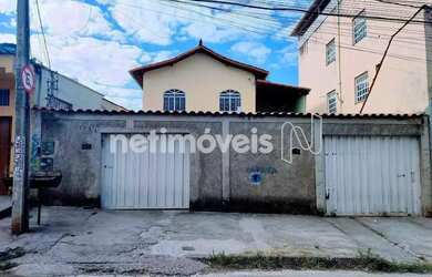 Imagem: A casa possui 2 Dormitórios, 1 Banheiro, 2 Vagas na garagem