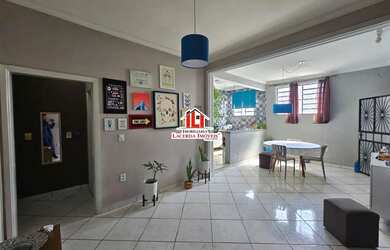 Imagem 13: Casa de Esquina no Dom Pedro 1 - Casa de esquina com um prédio