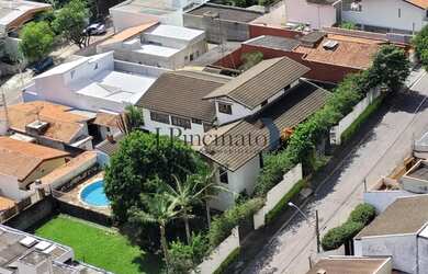 Imagem: A casa possui 5 Dormitórios, 5 Banheiros, 5 Vagas na garagem