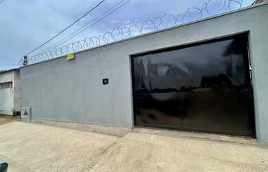 Imagem: A casa possui 2 Dormitórios, 2 Banheiros, 2 Vagas na garagem