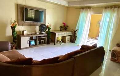 Imagem: A casa possui 2 Dormitórios, 2 Banheiros, 1 Vaga na garagem