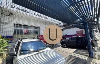 Imagem: O depósito possui 5 Vagas na garagem, 171m² de Área e está