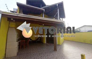 Imagem: A casa possui 5 Dormitórios, 3 Banheiros, 3 Vagas na garagem