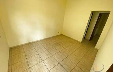 Imagem: A casa possui 3 Dormitórios, 2 Banheiros, 1 Vaga na garagem