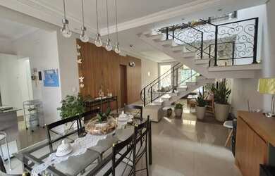 Imagem: A casa em condomínio possui 3 Dormitórios, 3 Banheiros, 2