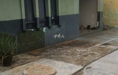 Imagem: A casa possui 3 Dormitórios, 2 Banheiros, 2 Vagas na garagem