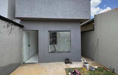 Imagem: A casa possui 2 Dormitórios, 2 Banheiros, 1 Vaga na garagem