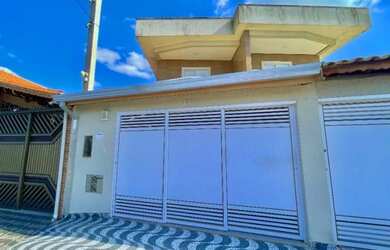 Imagem: A casa à venda possui 2 Dormitórios, 1 Banheiro, 2 Vagas na