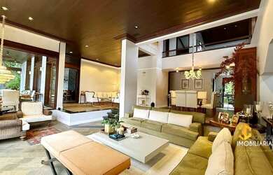 Imagem: A casa possui 3 Dormitórios, 4 Banheiros, 3 Vagas na garagem