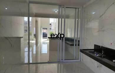 Imagem: A casa em condomínio possui 3 Dormitórios, 2 Banheiros, 2