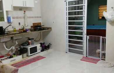 Imagem: A casa possui 4 Dormitórios, 3 Banheiros, 4 Vagas na garagem