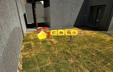 Imagem: A casa possui 3 Dormitórios, 2 Banheiros, 5 Vagas na garagem