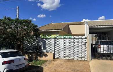 Imagem: A casa possui 2 Dormitórios, 1 Banheiro, 1 Vaga na garagem