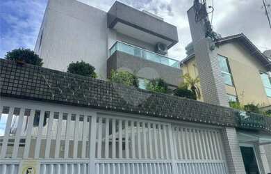 Imagem: A casa possui 2 Dormitórios, 4 Banheiros, 3 Vagas na garagem