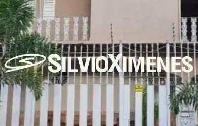 Imagem: A casa possui 3 Dormitórios, 3 Banheiros, 2 Vagas na garagem