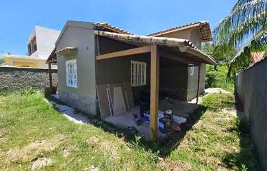 Imagem: A casa possui 2 Dormitórios, 1 Banheiro, 2 Vagas na garagem