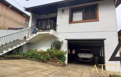 Imagem: A casa possui 3 Dormitórios, 2 Banheiros, 4 Vagas na garagem