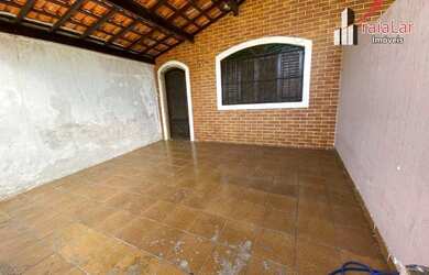 Imagem: A casa possui 2 Dormitórios, 1 Banheiro, 2 Vagas na garagem