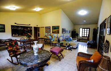 Imagem 12: Três casas, 6 quartos, inseridas em uma área verde de 3.500 metros,...