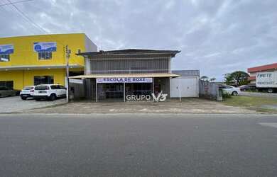 Imagem: A casa possui 3 Dormitórios, 3 Banheiros, 3 Vagas na garagem