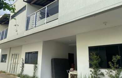 Imagem: A casa em condomínio possui 3 Dormitórios, 3 Banheiros, 2