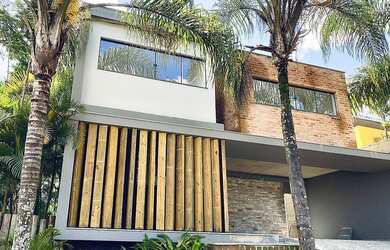 Imagem: A casa em condomínio possui 4 Dormitórios, 5 Banheiros, 4