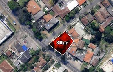 Imagem: O terreno possui 800m² de Área e está localizado em Guabirotuba