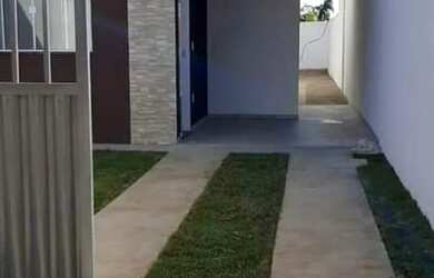 Imagem: A casa possui 2 Dormitórios, 1 Banheiro, 2 Vagas na garagem