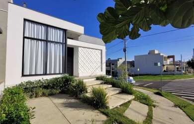 Imagem: A casa em condomínio possui 3 Dormitórios, 4 Banheiros, 2