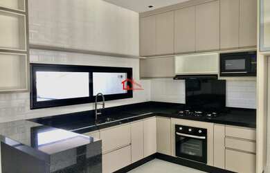 Imagem: A casa em condomínio possui 3 Dormitórios, 4 Banheiros, 4