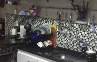 Imagem: A casa possui 2 Dormitórios, 2 Banheiros, 2 Vagas na garagem