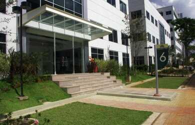 Imagem: O depósito possui 5 Vagas na garagem, 1.417m² de Área e