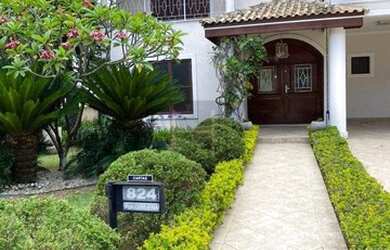 Imagem: A casa em condomínio possui 4 Dormitórios, 5 Banheiros, 5