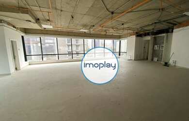 Imagem: O depósito possui 5 Vagas na garagem e 517m² de Área e está